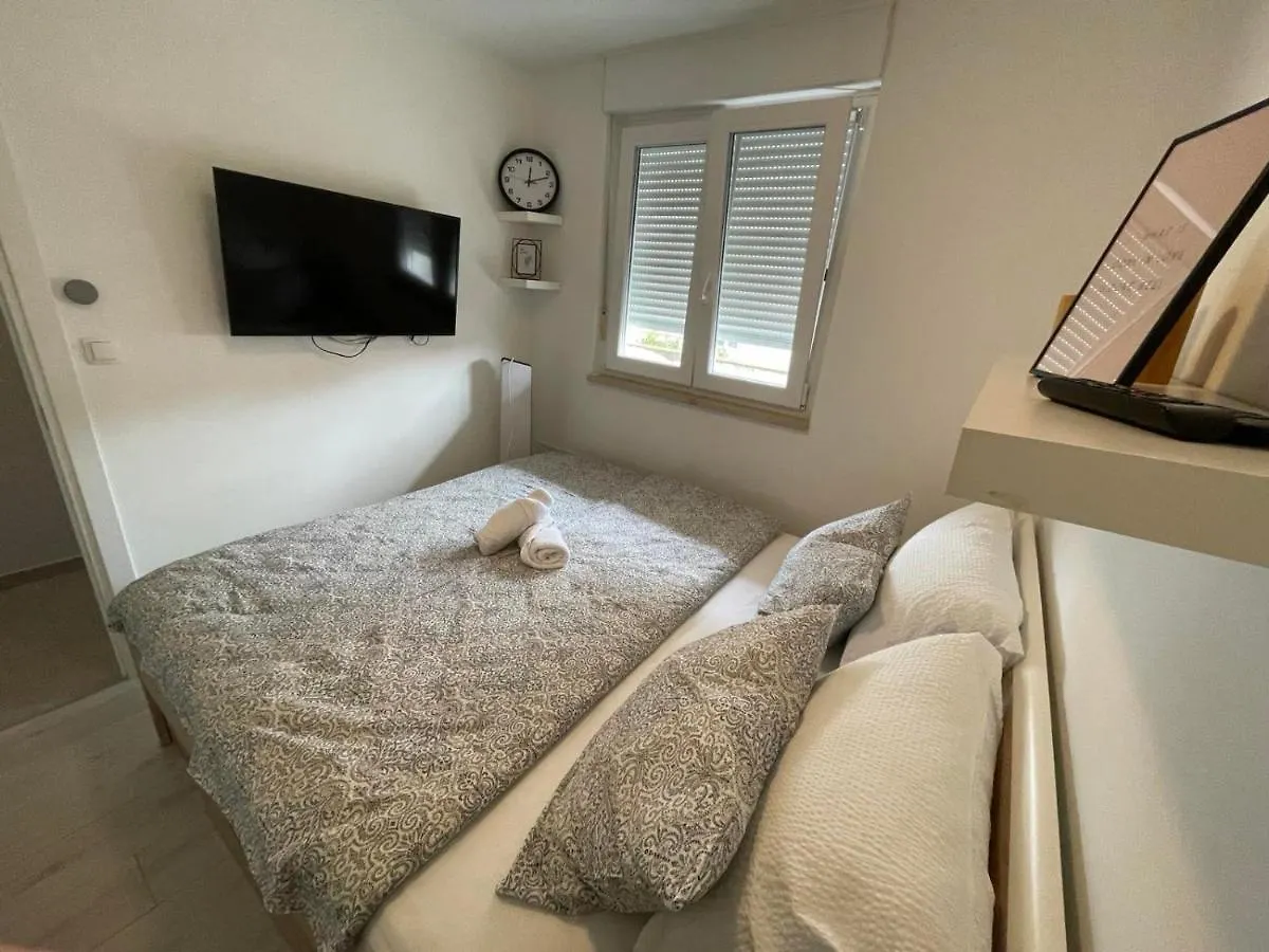 Lui Apartman Pula 0*,  Croatie