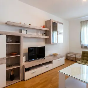 Apartment Anna With Free Private Parking Apartman